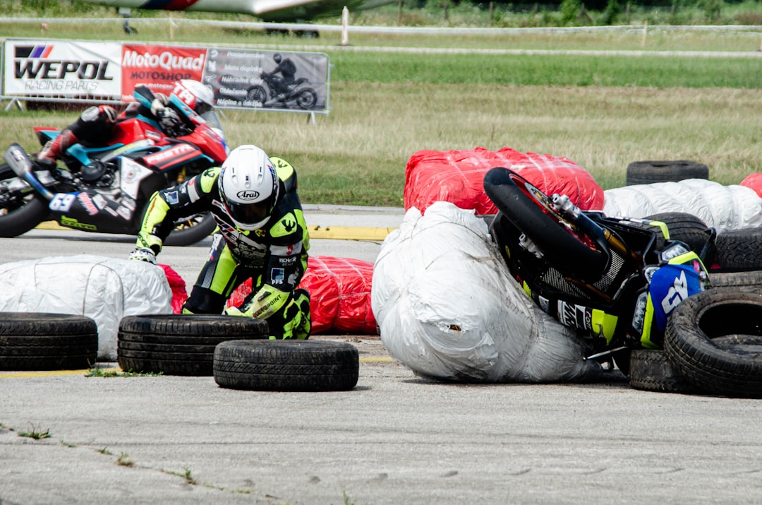 découvrez l'univers palpitant du motogp et suivez les parcours des champions qui marquent l'histoire de ce sport. plongez au cœur des courses, des rivalités et des victoires qui font vibrer les passionnés de vitesse.