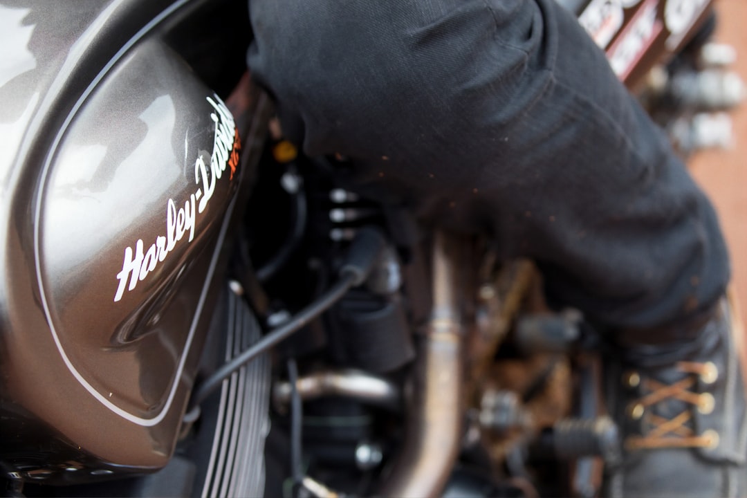 découvrez l'univers emblématique de harley-davidson, symbole de liberté et de puissance sur deux roues. explorez nos motos légendaires, accessoires et articles de mode qui capturent l'essence de la route. rejoignez notre communauté passionnée et vivez l'expérience harley-davidson.