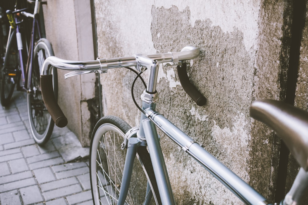 découvrez notre collection de cruiser bikes, des vélos élégants et confortables idéaux pour des balades sur la plage ou en ville. profitez d'un style vintage associé à une conduite agréable pour explorer votre environnement avec facilité.