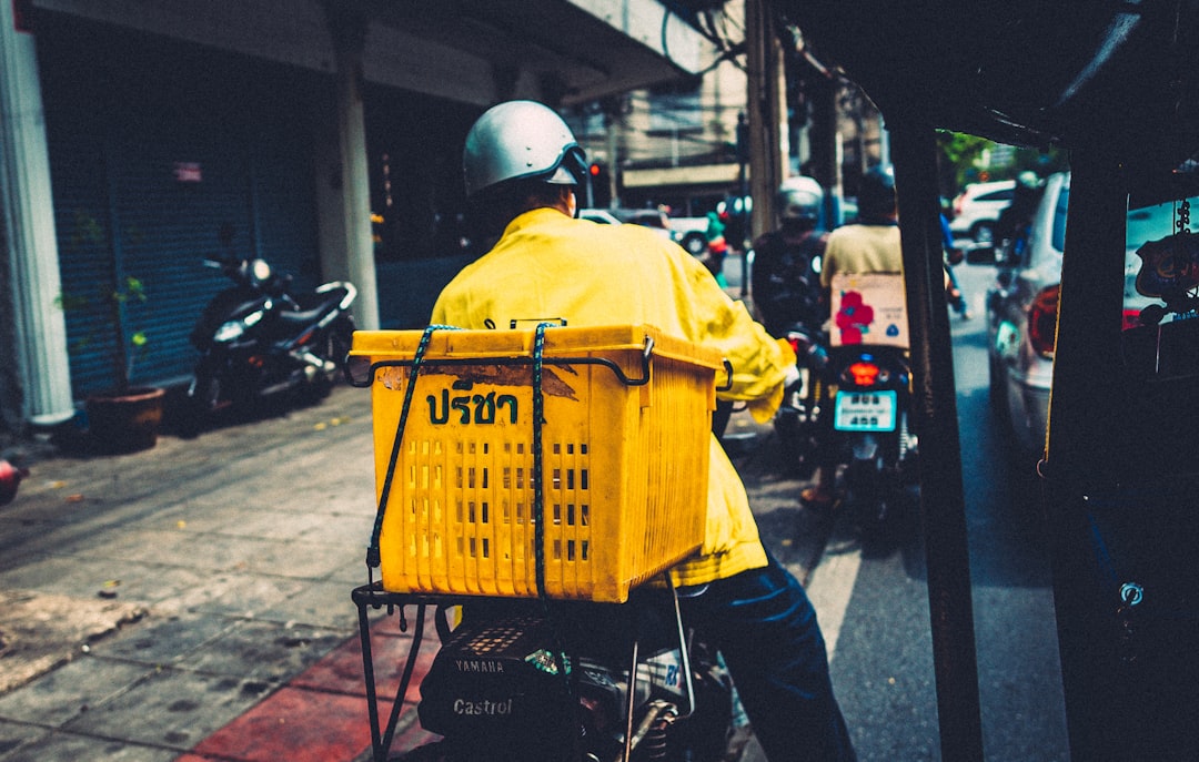 découvrez les scooters urbains adaptés à vos besoins ! parfaits pour naviguer dans la ville, nos city scooters allient style, performance et praticité. explorez notre gamme et vivez la liberté de la mobilité urbaine.