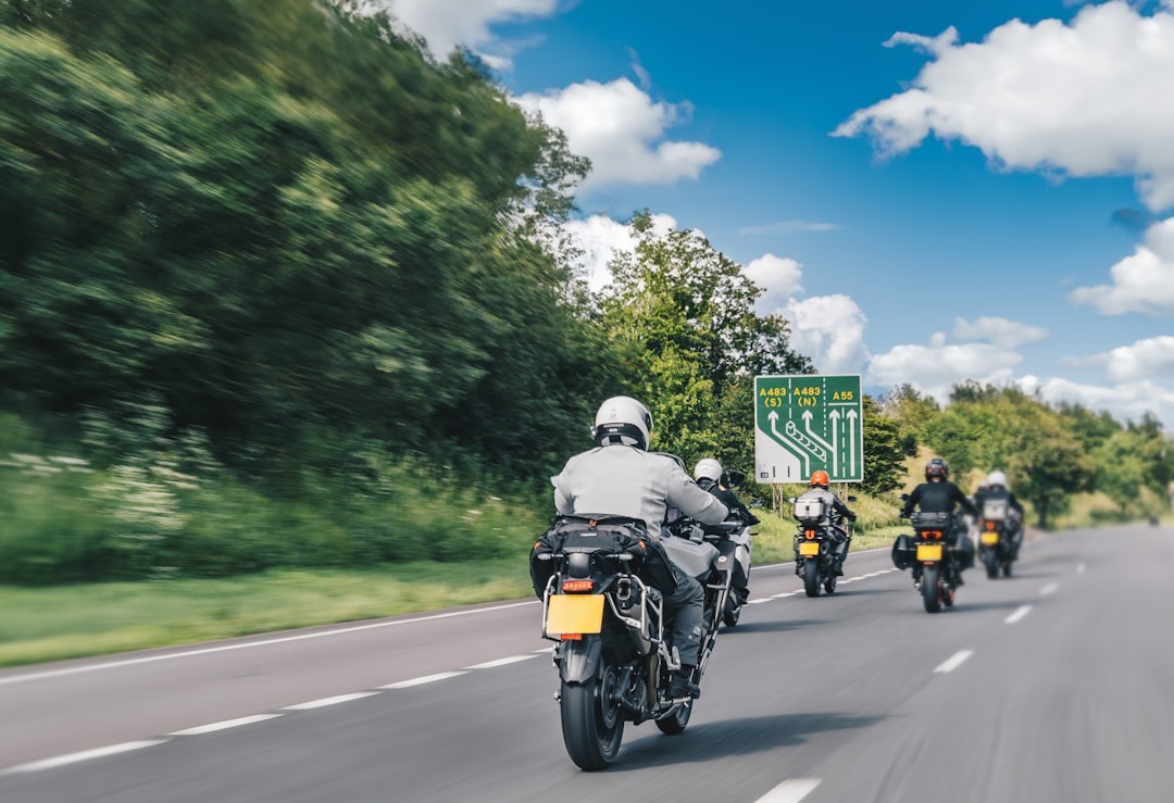 découvrez l'univers passionnant des motos touring : des machines conçues pour le confort et la performance sur les longues distances. explorez les meilleures options, conseils d'achat et astuces pour profiter pleinement de vos voyages à deux roues.