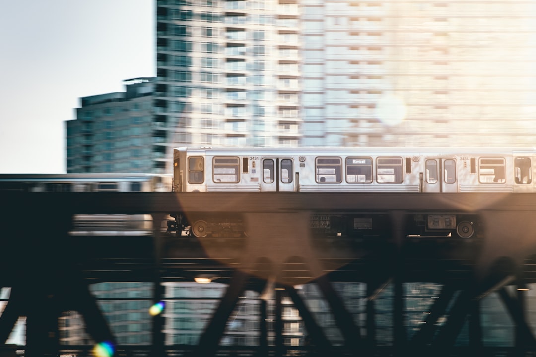 découvrez le monde fascinant des aventuriers urbains. explorez des lieux inédits, des activités palpitantes et des expériences uniques au cœur des villes captivantes. libérez l'aventurier qui est en vous et transformez votre quotidien en exploration.