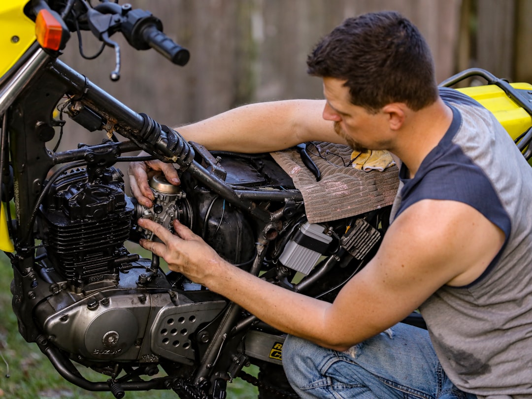 découvrez notre service de réparation de motos, offrant des diagnostics précis, des réparations rapides et un entretien de qualité pour votre deux-roues. faites confiance à nos experts pour assurer la performance et la sécurité de votre moto.