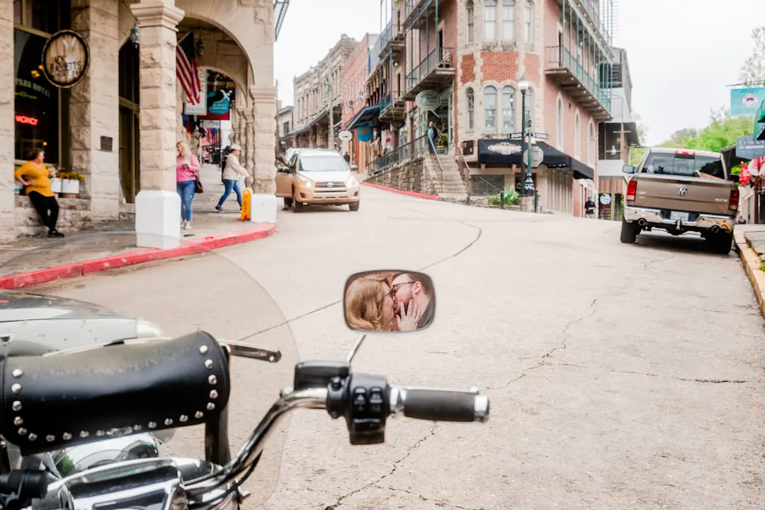 découvrez notre sélection de miroirs de moto, alliant style et fonctionnalité. améliorez votre expérience de conduite avec des miroirs de haute qualité, conçus pour offrir une vision claire et sécurisée. explorez des designs variés pour personnaliser votre véhicule et rouler en toute confiance.